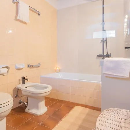 La Piazza Di チェルノッビオ